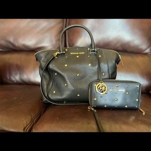 Michael Kors purse and wallet. Message me with questions.